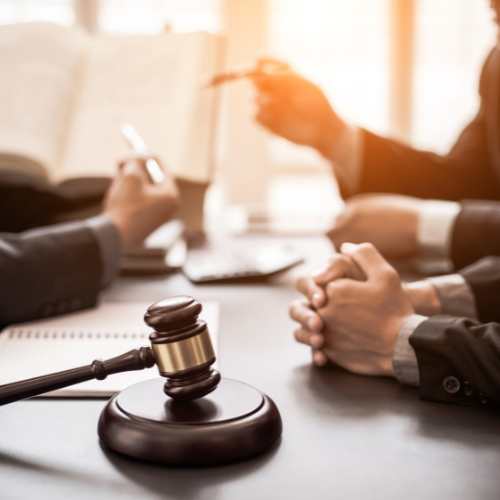 Advogado Empresarial em São Paulo realizando consultoria jurídica